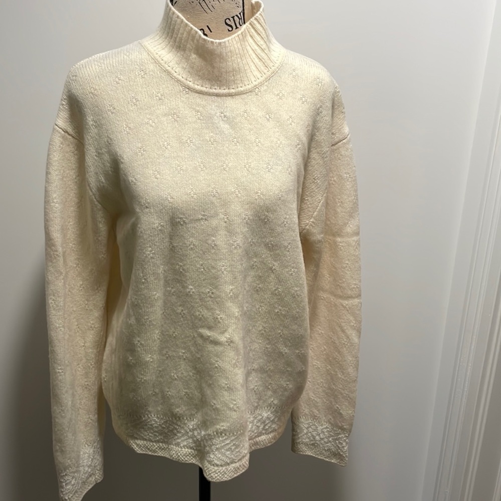 Jones New York Sport Cream and White sweater